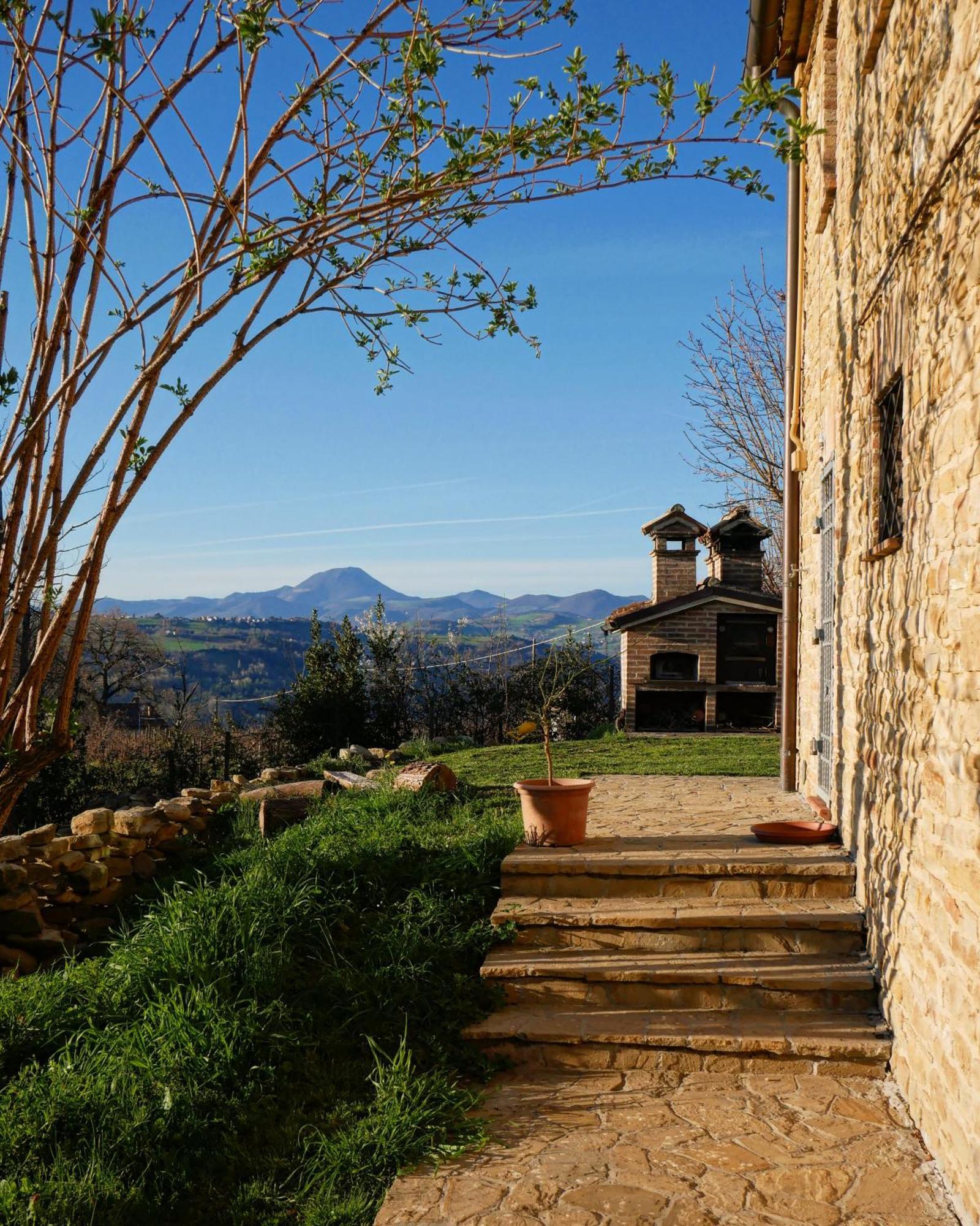 B&B Nel Vigneto Castelplanio Exterior photo